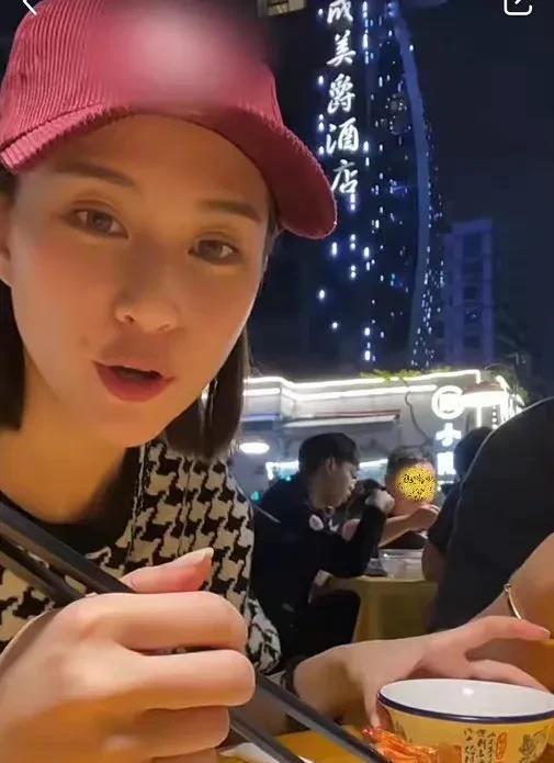 娱乐圈吃瓜爆料图片,揭秘明星幕后真相，吃瓜群众齐围观！